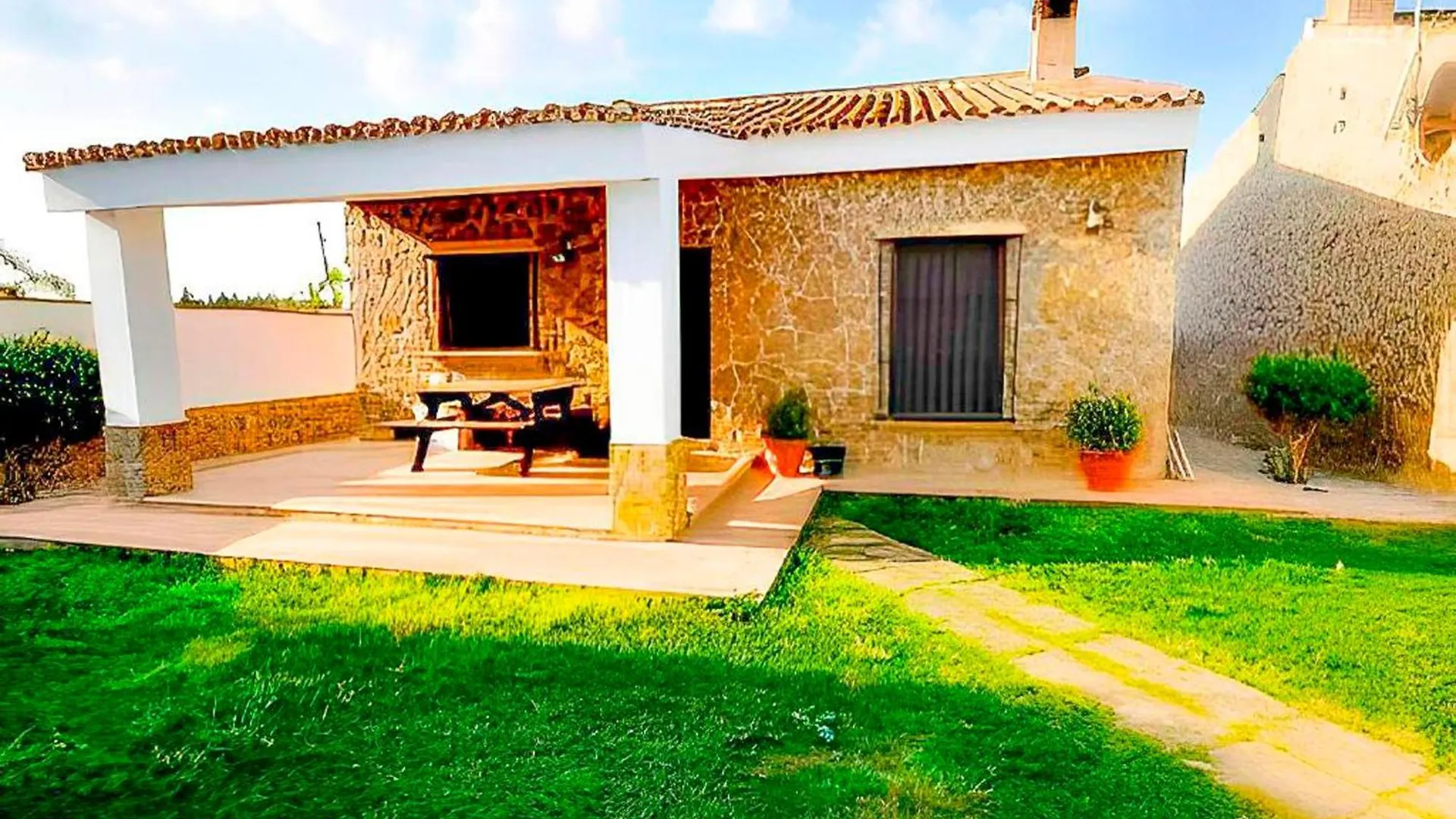 Chalet Con Piscina Compartida Y Jardin Privado Cadiz Spain