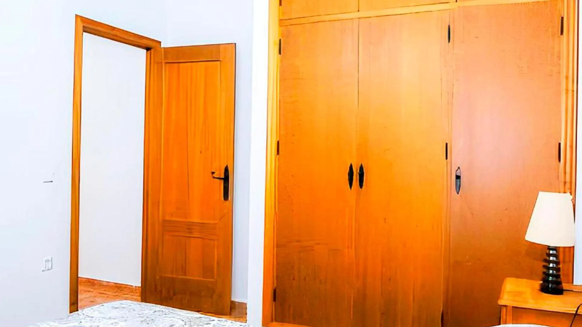 Chalet Con Piscina Compartida Y Jardin Privado Cadiz