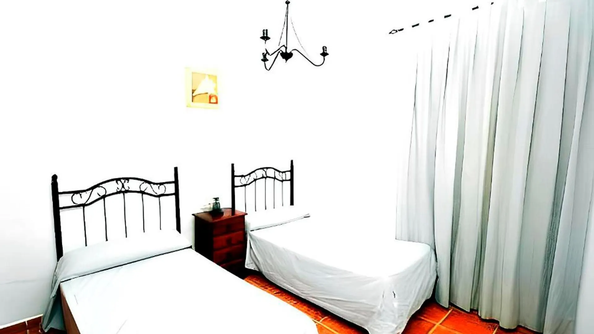 Chalet Con Piscina Compartida Y Jardin Privado Cadiz Spain
